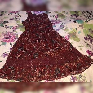 Burgundy vintage floral dress  🌹